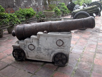 Một nông dân hiến tặng súng thần công cổ - 1 Một nông dân hiến tặng súng thần công cổ - 1