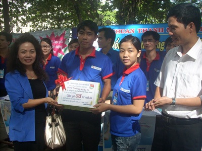 Hơn 8.000 suất cơm miễn phí và giảm giá “tiếp sức mùa thi” - 1 Hơn 8.000 suất cơm miễn phí và giảm giá “tiếp sức mùa thi” - 1