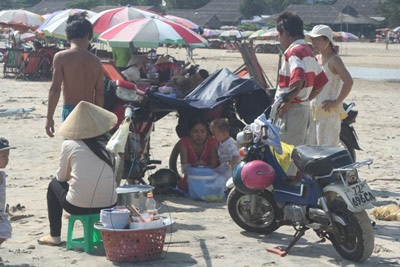 Biển đẹp của Vũng Tàu ngập rác rưởi - 4 Biển đẹp của Vũng Tàu ngập rác rưởi - 4