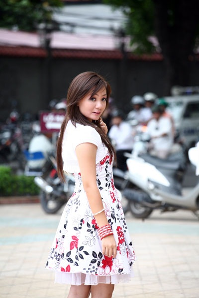Bất ngờ gặp “bé” Xuân Mai trên phố Hà Nội - 9 Bất ngờ gặp “bé” Xuân Mai trên phố Hà Nội - 9