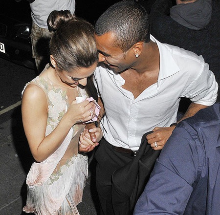 Vợ Ashley Cole quyến rũ trong ngày sinh nhật - 5 Vợ Ashley Cole quyến rũ trong ngày sinh nhật - 5