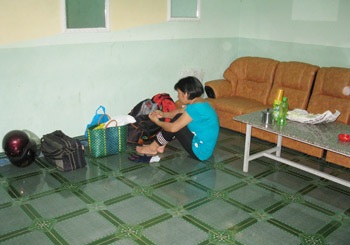 Quán karaoke đồng loạt “biến” thành phòng trọ - 1 Quán karaoke đồng loạt “biến” thành phòng trọ - 1