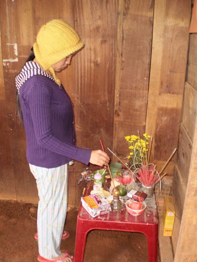 Chính người mẹ đã vùi xác con dưới gốc cà phê - 1