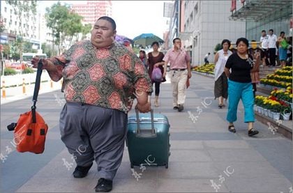 Cuộc gặp gỡ bất ngờ của “vua” béo và “vua” lênh khênh - 7