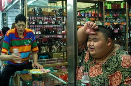 Cuộc gặp gỡ bất ngờ của “vua” béo và “vua” lênh khênh - 5