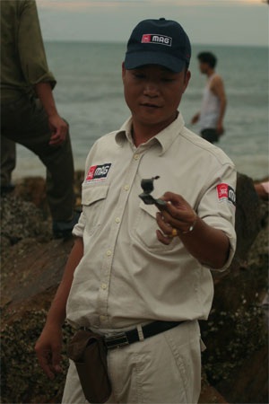 Kích nổ an toàn quả bom “ngủ quên" trên bãi biển hơn 30 năm - 1