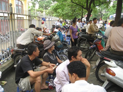 Dịch vụ kinh doanh “chạy đua” cùng kỳ thi đại học - 1 Dịch vụ kinh doanh “chạy đua” cùng kỳ thi đại học - 1