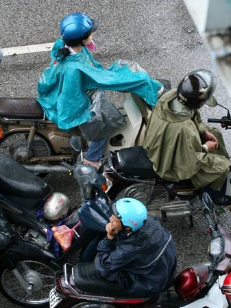 Ảnh thí sinh Hà Nội “đội” mưa đi thi - 9