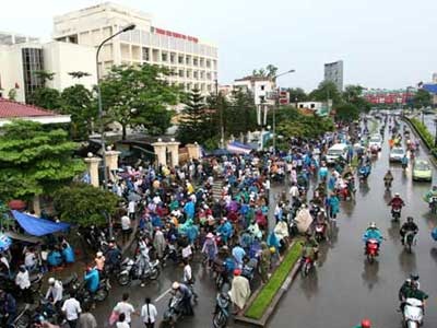 Ảnh thí sinh Hà Nội “đội” mưa đi thi - 10