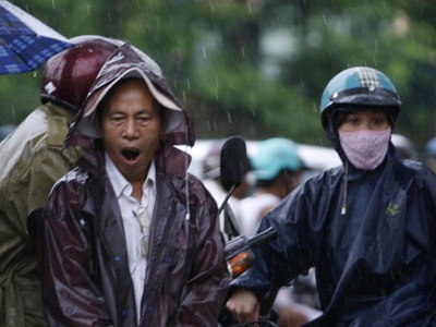 Ảnh thí sinh Hà Nội “đội” mưa đi thi - 7