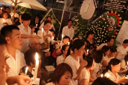 Nghẹn ngào khúc hát cuối vĩnh biệt Huỳnh Phúc Điền - 1 Nghẹn ngào khúc hát cuối vĩnh biệt Huỳnh Phúc Điền - 1