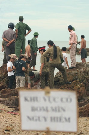 Kích nổ an toàn quả bom “ngủ quên" trên bãi biển hơn 30 năm - 3