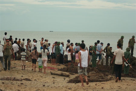 Kích nổ an toàn quả bom “ngủ quên" trên bãi biển hơn 30 năm - 4