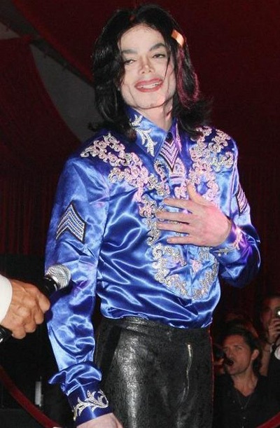 Tìm thấy thuốc gây mê nguy hiểm tại nhà “ông vua nhạc Pop” - 2