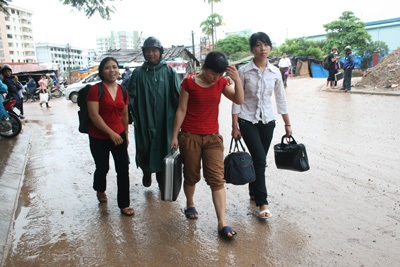 Sĩ tử “ngán” bến xe Mỹ Đình - 7