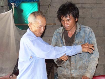 Ra ngõ gặp người... tâm thần - 1