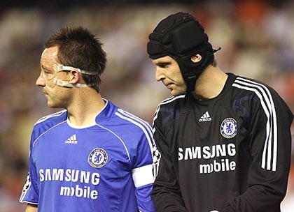 Cech không chắc về tương lai của Terry tại Chelsea - 1