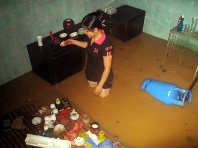 Mưa lũ “đánh” tơi tả các tỉnh phía Bắc - 3