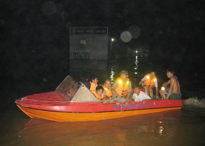 Mưa lũ “đánh” tơi tả các tỉnh phía Bắc - 2