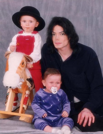 Ảnh hạnh phúc của Michael Jackson bên vợ cũ và hai con - 3