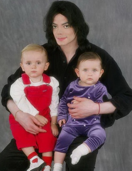 Ảnh hạnh phúc của Michael Jackson bên vợ cũ và hai con - 4