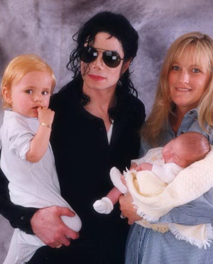 Ảnh hạnh phúc của Michael Jackson bên vợ cũ và hai con - 2