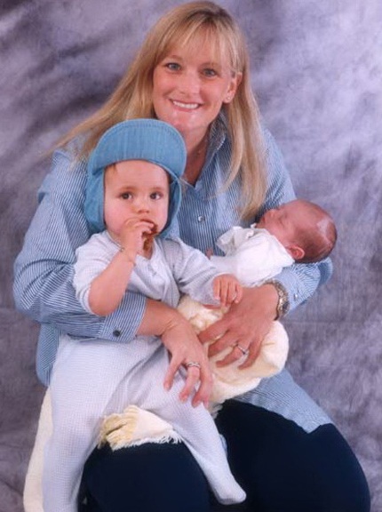 Ảnh hạnh phúc của Michael Jackson bên vợ cũ và hai con - 9