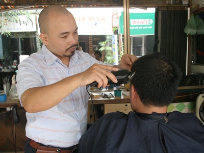 “Cắt tóc kiểu Úc” ở Hà Nội - 1 “Cắt tóc kiểu Úc” ở Hà Nội - 1