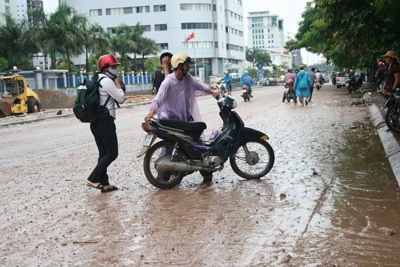 Sĩ tử “ngán” bến xe Mỹ Đình - 2