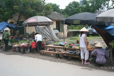 Chùm ảnh: Nhếch nhác đường bờ sông Tô Lịch - 15 Chùm ảnh: Nhếch nhác đường bờ sông Tô Lịch - 15