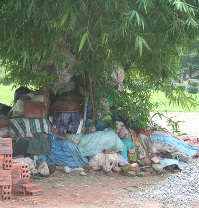 Chùm ảnh: Nhếch nhác đường bờ sông Tô Lịch - 5 Chùm ảnh: Nhếch nhác đường bờ sông Tô Lịch - 5