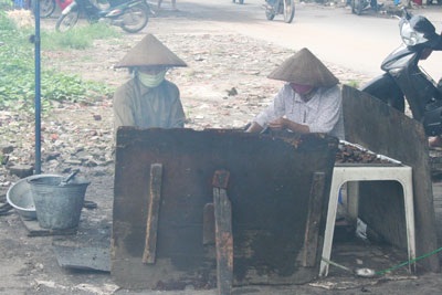 Chùm ảnh: Nhếch nhác đường bờ sông Tô Lịch - 10 Chùm ảnh: Nhếch nhác đường bờ sông Tô Lịch - 10