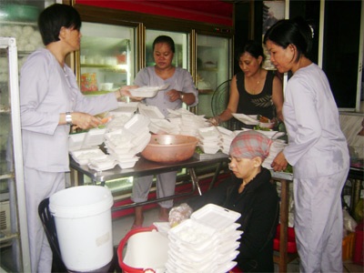 Bữa cơm chay từ thiện - 1