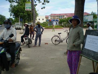 “Cò” nhà trọ “giăng” từ bến xe vào trường thi - 5 “Cò” nhà trọ “giăng” từ bến xe vào trường thi - 5