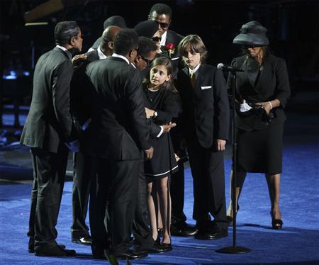 Thi hài Michael Jackson vẫn chưa được chôn cất - 3