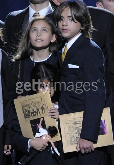 Tang lễ Michael Jackson “phủ kín” âm nhạc - 53