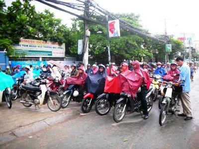 Mưa to kèm giông và sét trong kỳ tuyển sinh đợt 2  - 1