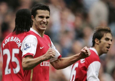 Arsenal “trói chân” thành công Van Persie - 1 Arsenal “trói chân” thành công Van Persie - 1