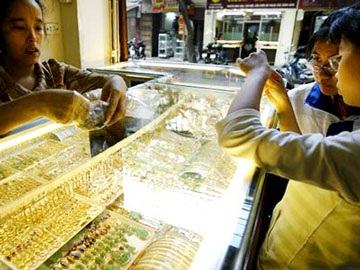 Giá vàng giảm 10.000 đồng/chỉ - 1 Giá vàng giảm 10.000 đồng/chỉ - 1