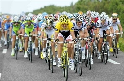 Lance Amstrong tiếp tục "phả hơi nóng" sau áo Vàng Cancellara - 1
