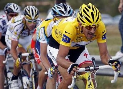 Lance Amstrong tiếp tục "phả hơi nóng" sau áo Vàng Cancellara - 3