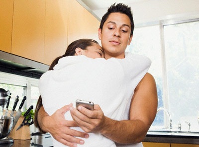 Vợ một bên, “bạn thân” một bên  - 1