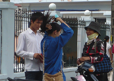 Những người “đội lốt” sinh viên tình nguyện - 3 Những người “đội lốt” sinh viên tình nguyện - 3