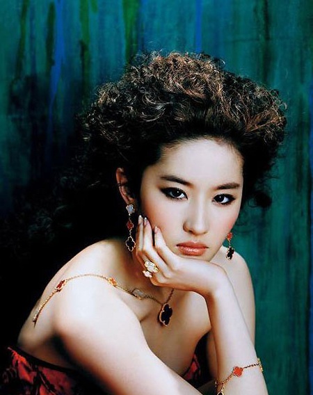 Vẻ đẹp kiêu sa của “ngọc nữ” Lưu Diệc Phi - 4 Vẻ đẹp kiêu sa của “ngọc nữ” Lưu Diệc Phi - 4