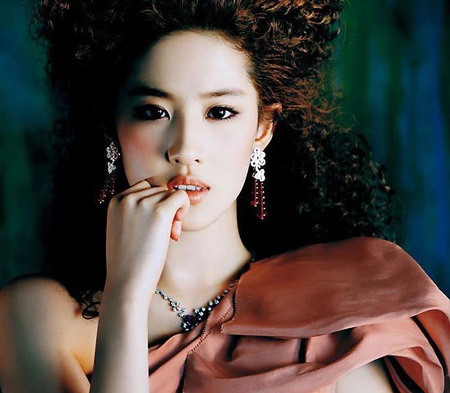 Vẻ đẹp kiêu sa của “ngọc nữ” Lưu Diệc Phi - 3 Vẻ đẹp kiêu sa của “ngọc nữ” Lưu Diệc Phi - 3