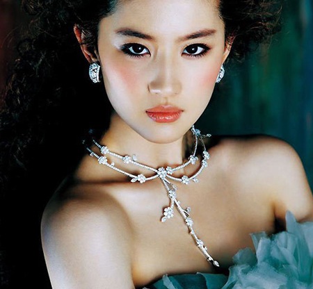 Vẻ đẹp kiêu sa của “ngọc nữ” Lưu Diệc Phi - 5 Vẻ đẹp kiêu sa của “ngọc nữ” Lưu Diệc Phi - 5