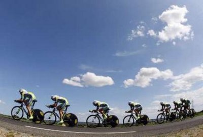 Lance Amstrong tiếp tục "phả hơi nóng" sau áo Vàng Cancellara - 7