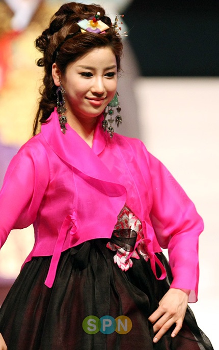 Sinh viên ba lê đăng quang Hoa hậu Hàn Quốc 2009 - 18