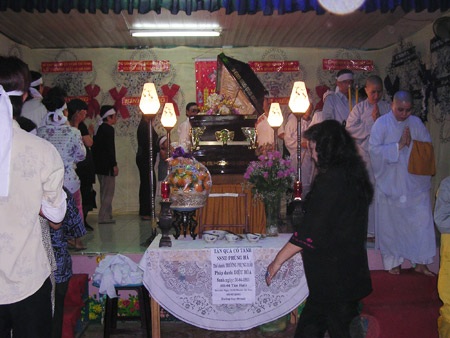 Những giọt nước mắt ân tình ngày tiễn “Má Bảy” về nơi xa... - 3 Những giọt nước mắt ân tình ngày tiễn “Má Bảy” về nơi xa... - 3