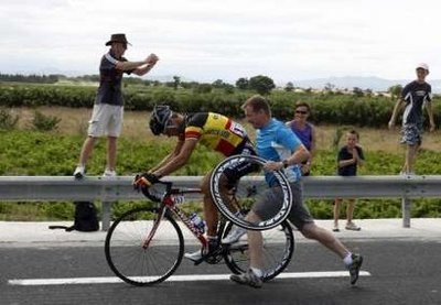 Lance Amstrong tiếp tục "phả hơi nóng" sau áo Vàng Cancellara - 6